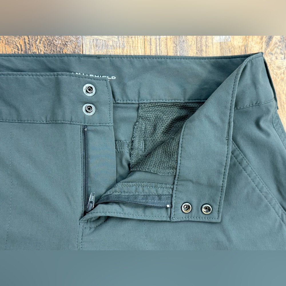 Columbia Women's Omni-Shield Roll Tab, Lightweight Hiking Pants, Size 6 Short - Picture 3 of 15